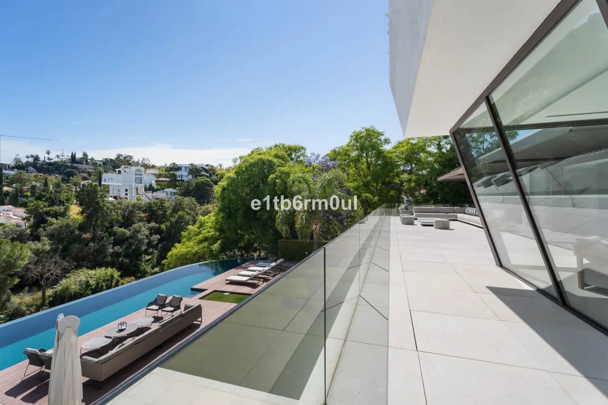 6 Bedroom Detached Villa for Sale in La Quinta, Málaga - Image 5