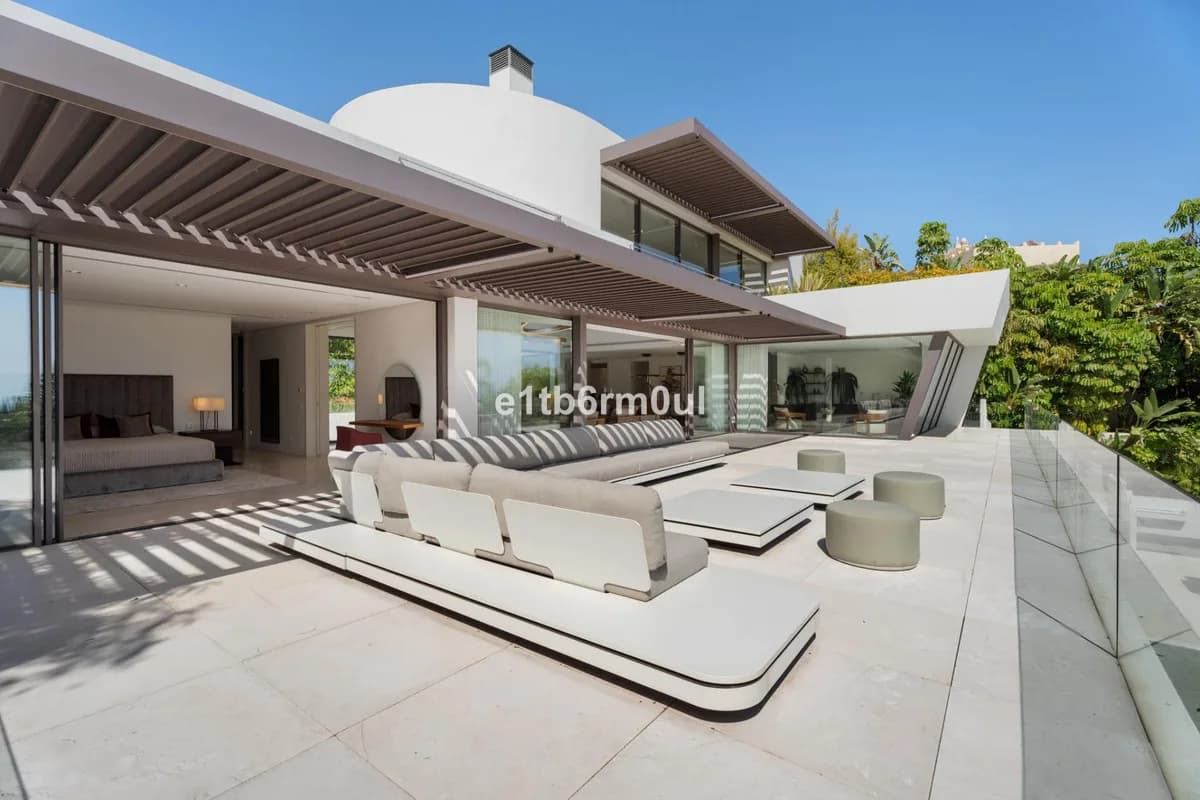 6 Bedroom Detached Villa for Sale in La Quinta, Málaga - Image 6