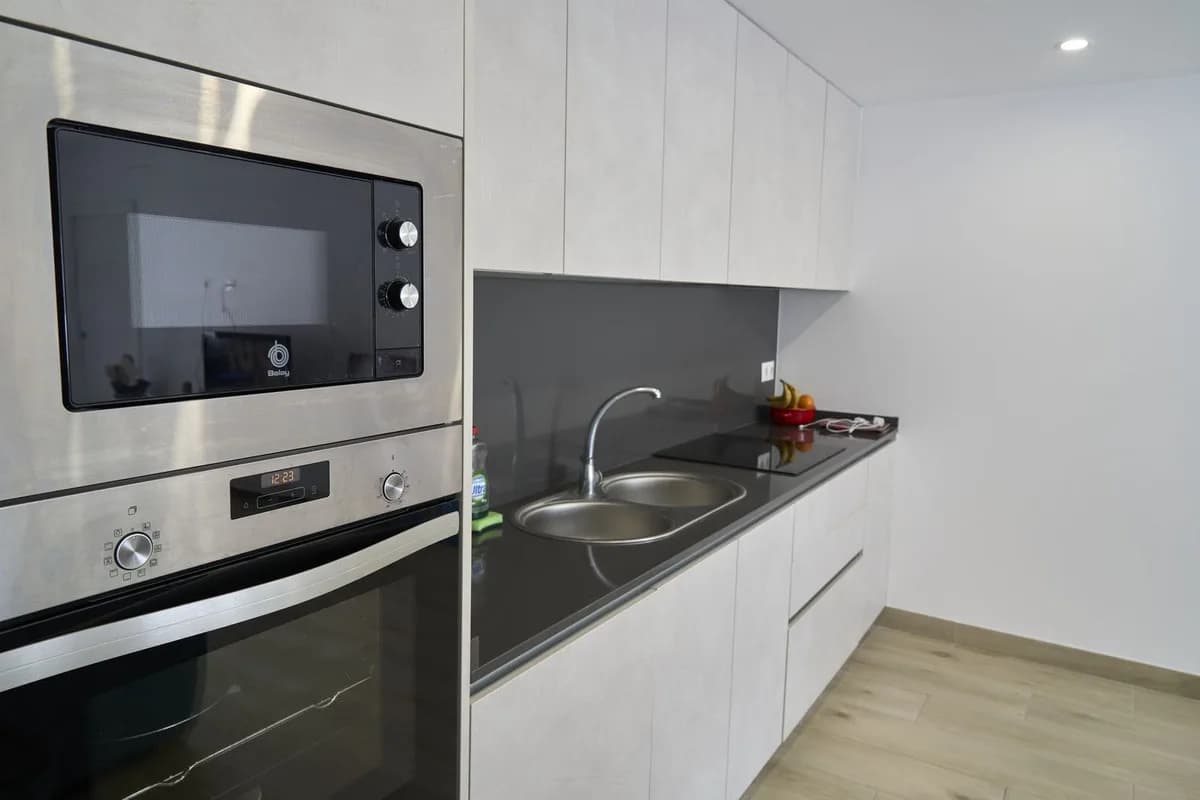 3 Bedroom Ground Floor Apartment for Sale in Estepona, Málaga - Image 6