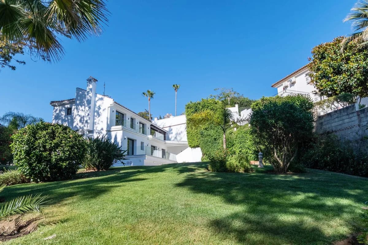 4 Bedroom Detached Villa for Sale in Marbella, Málaga
