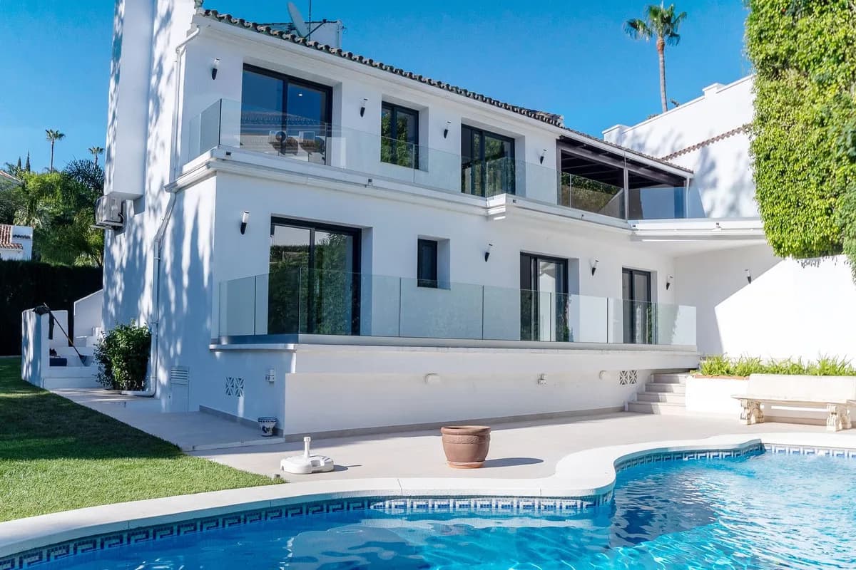 4 Bedroom Detached Villa for Sale in Marbella, Málaga - Image 3