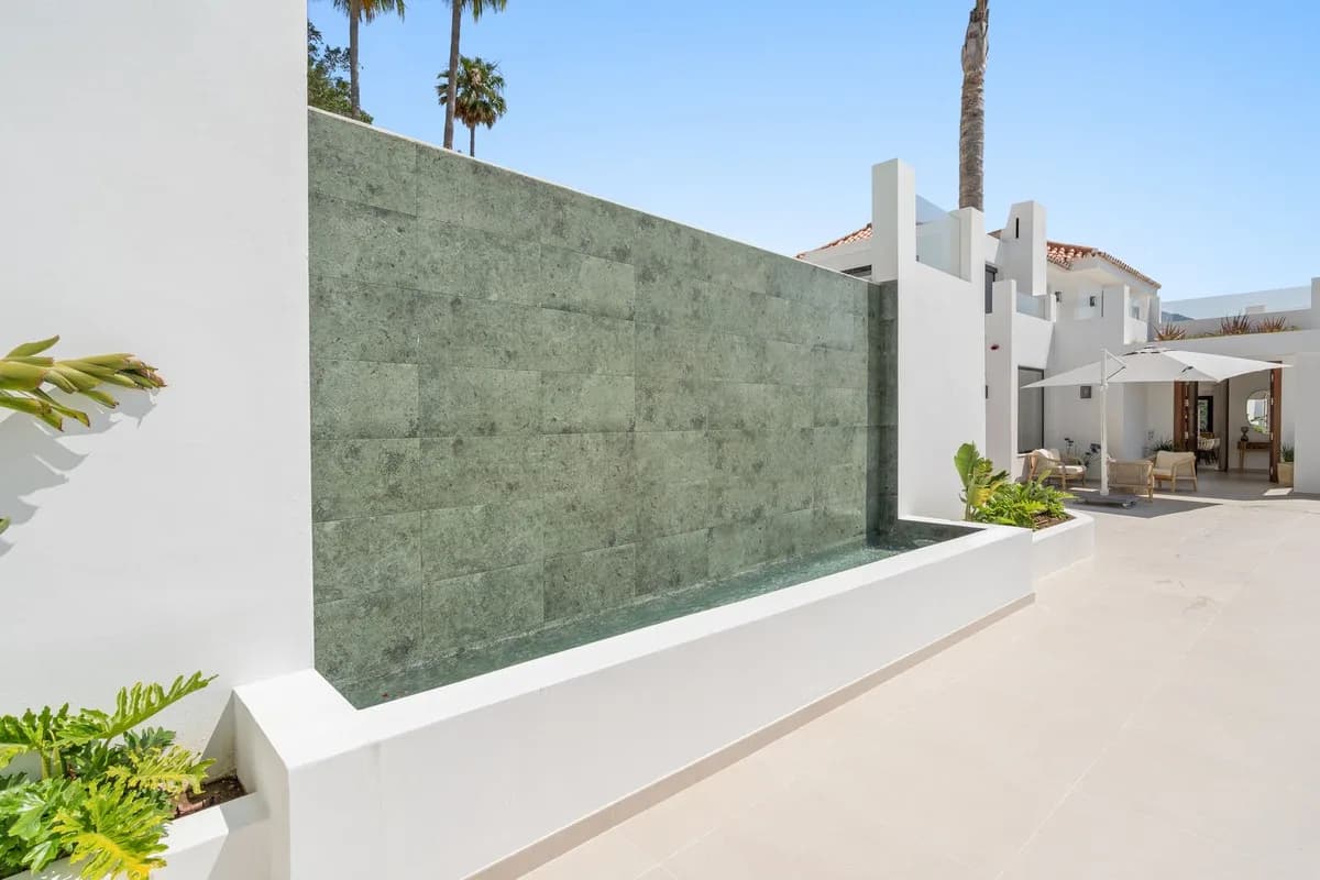 5 Bedroom Detached Villa for Sale in Nueva Andalucía, Málaga - Image 6