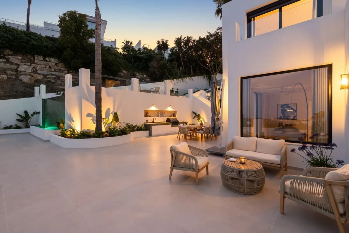5 Bedroom Detached Villa for Sale in Nueva Andalucía, Málaga - Image 8
