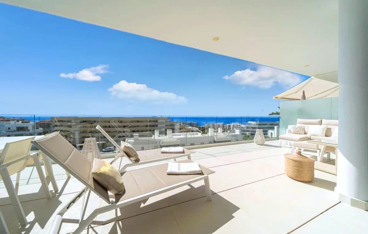 2 Bedroom Top Floor Apartment for Sale in Fuengirola, Málaga