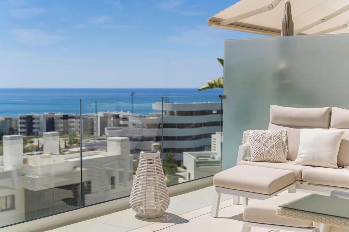 2 Bedroom Top Floor Apartment for Sale in Fuengirola, Málaga - Image 8