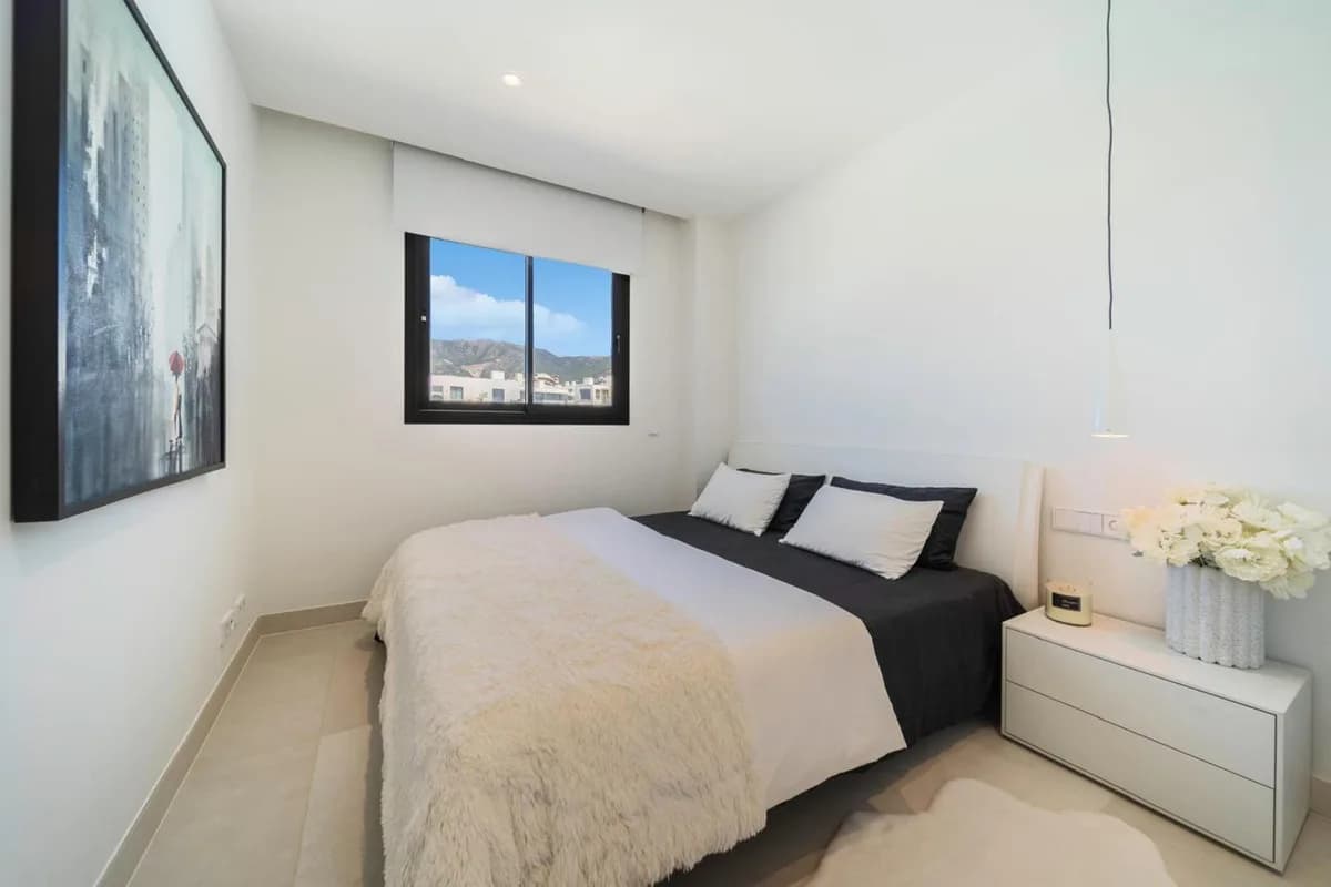 2 Bedroom Top Floor Apartment for Sale in Fuengirola, Málaga - Image 9