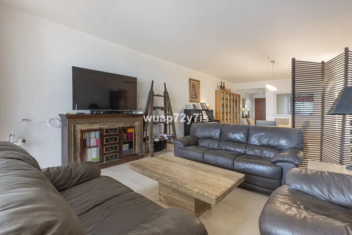 3 Bedroom Ground Floor Apartment for Sale in Nueva Andalucía, Málaga - Image 5
