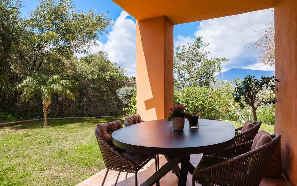 3 Bedroom Ground Floor Apartment for Sale in Benahavís, Málaga - Image 9