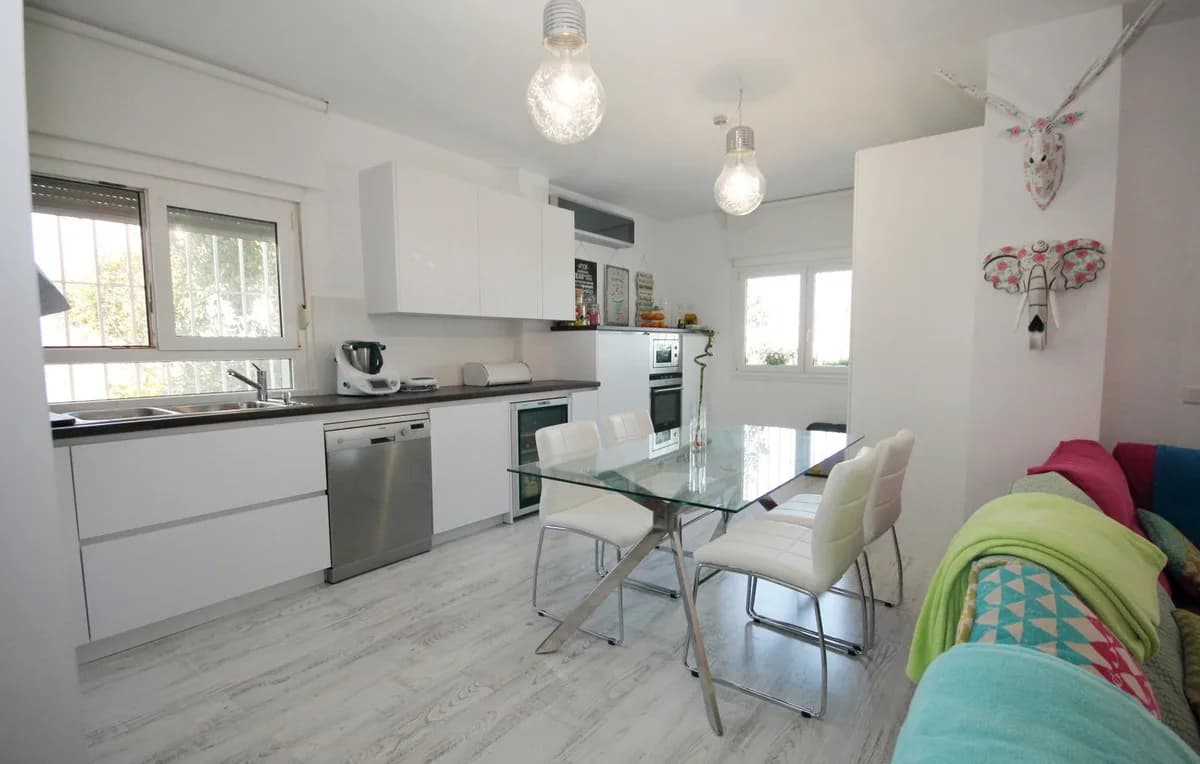 2 Bedroom Ground Floor Apartment for Sale in La Mairena, Málaga - Image 4