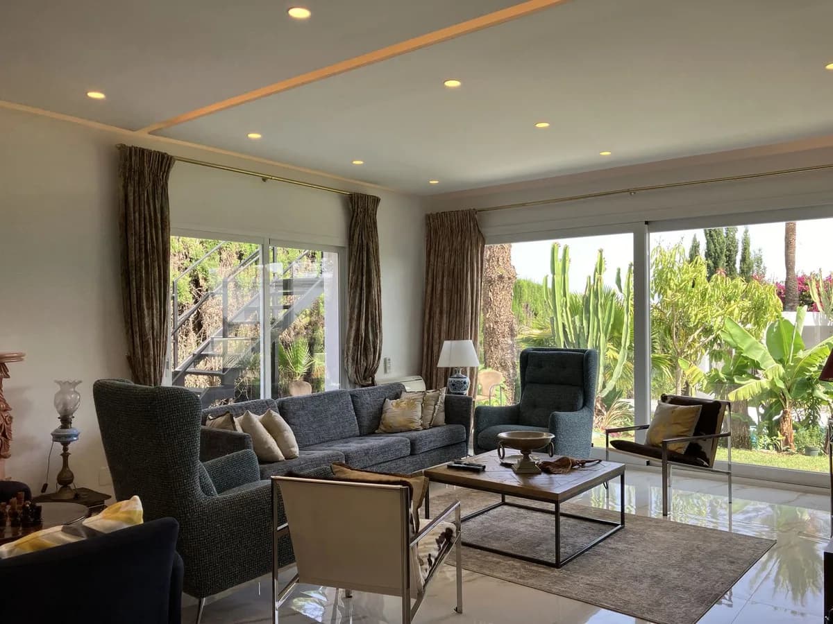 6 Bedroom Detached Villa for Sale in Puerto Banús, Málaga - Image 8