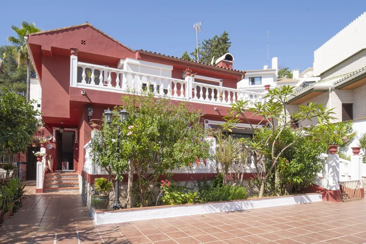6 Bedroom Detached Villa for Sale in Cerrado de Calderón, Málaga