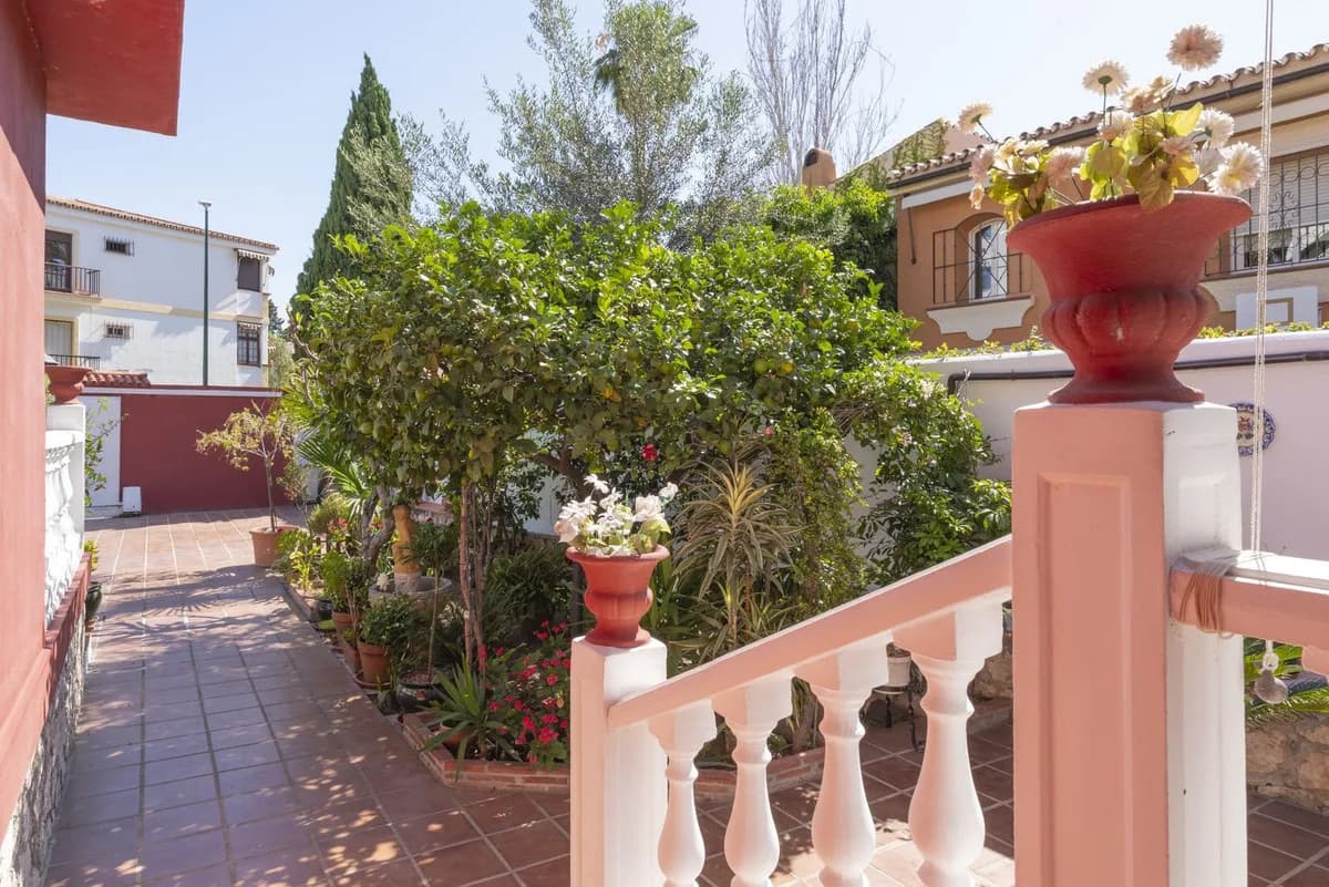 6 Bedroom Detached Villa for Sale in Cerrado de Calderón, Málaga - Image 3