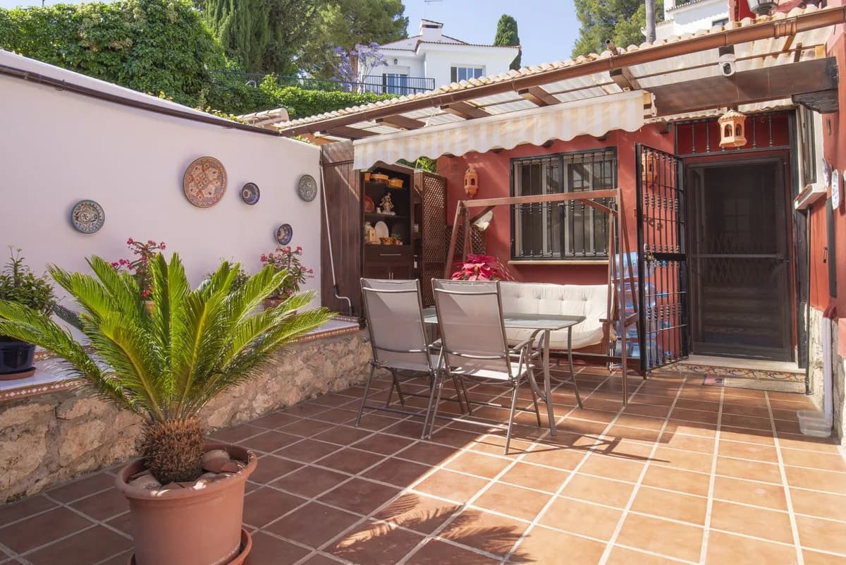 6 Bedroom Detached Villa for Sale in Cerrado de Calderón, Málaga - Image 4