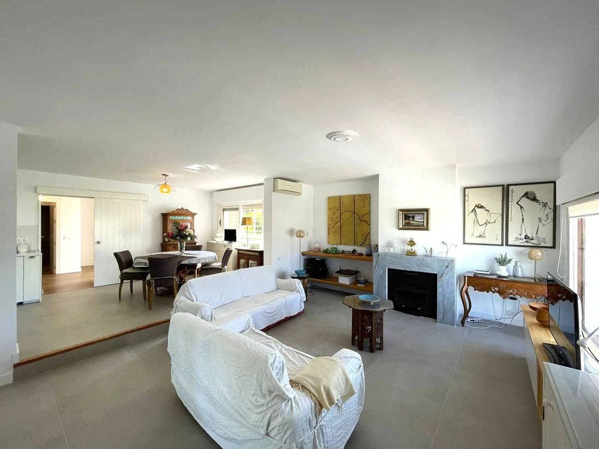 4 Bedroom Detached Villa for Sale in Estepona, Málaga - Image 3