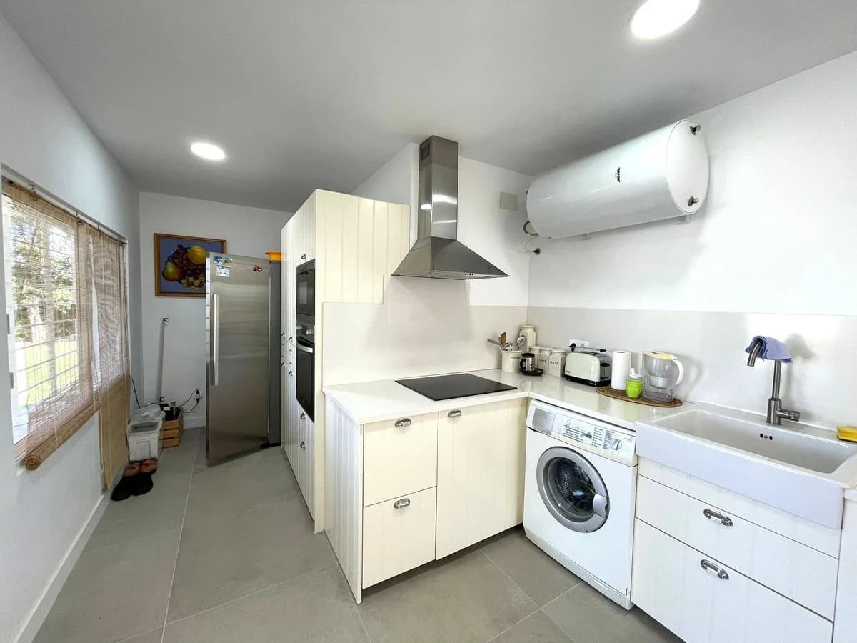 4 Bedroom Detached Villa for Sale in Estepona, Málaga - Image 8