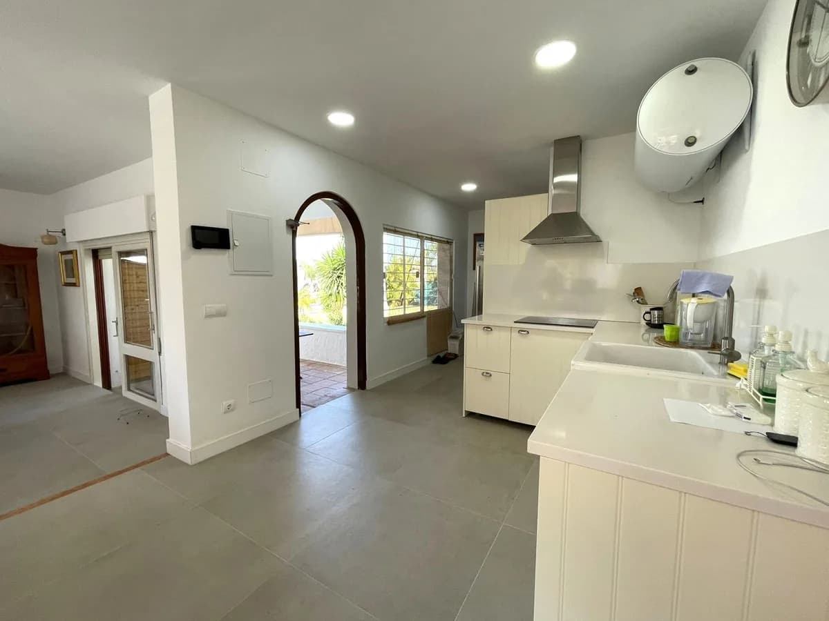 4 Bedroom Detached Villa for Sale in Estepona, Málaga - Image 9
