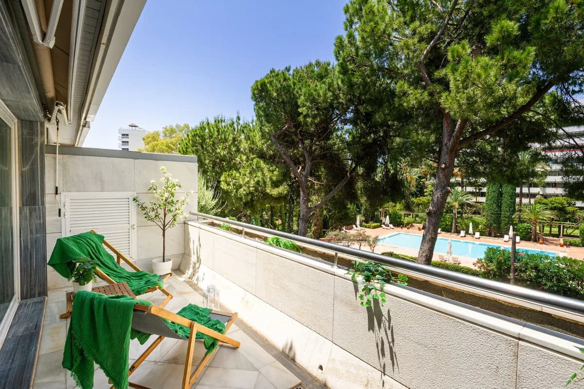 2 Bedroom Middle Floor Apartment for Sale in Marbella, Málaga - Image 6