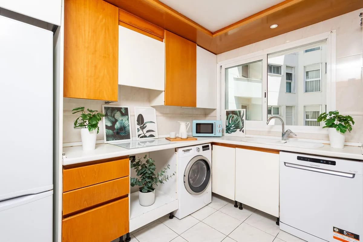 2 Bedroom Middle Floor Apartment for Sale in Marbella, Málaga - Image 7