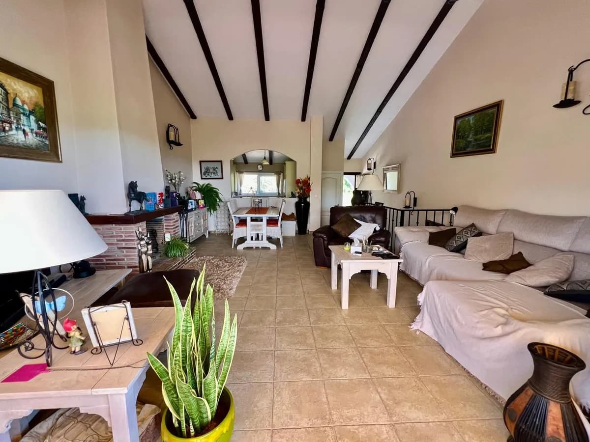 3 Bedroom Townhouse for Sale in Estepona, Málaga - Image 4