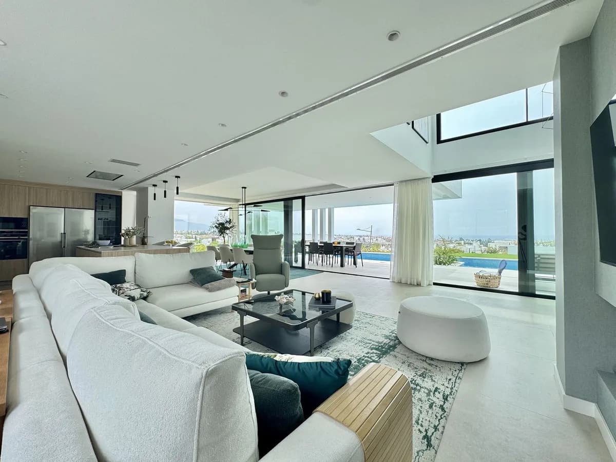 6 Bedroom Detached Villa for Sale in Cancelada, Málaga - Image 4