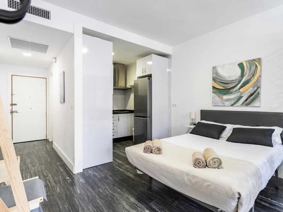 Middle Floor Studio for Sale in Fuengirola, Málaga - Image 9