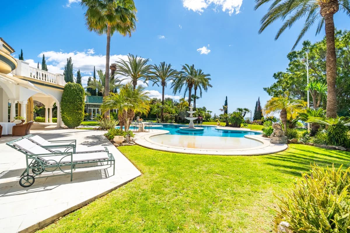 14 Bedroom Detached Villa for Sale in The Golden Mile, Málaga - Image 4