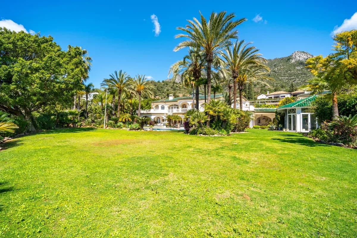 14 Bedroom Detached Villa for Sale in The Golden Mile, Málaga - Image 7