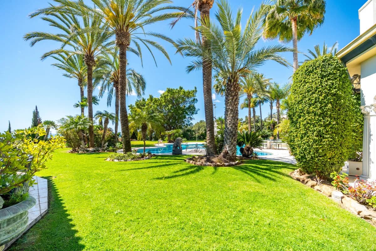 14 Bedroom Detached Villa for Sale in The Golden Mile, Málaga - Image 9