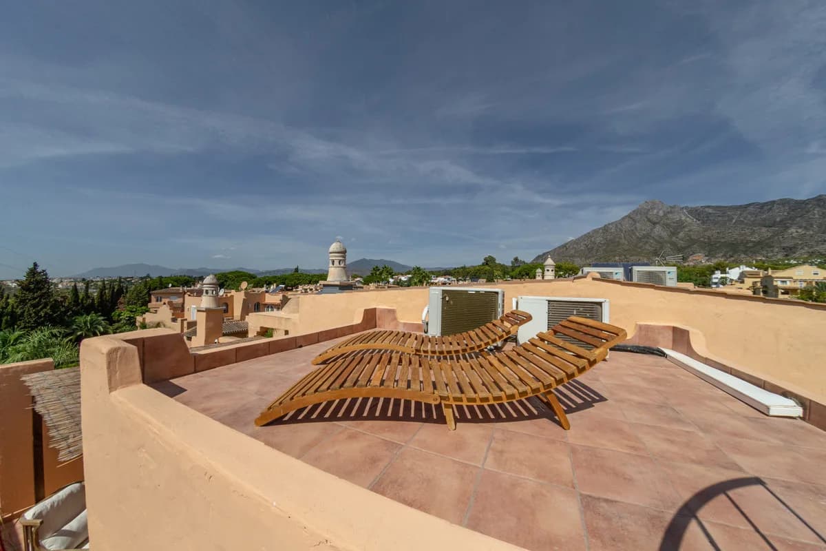 3 Bedroom Semi-Detached House for Sale in Nagüeles, Málaga - Image 9