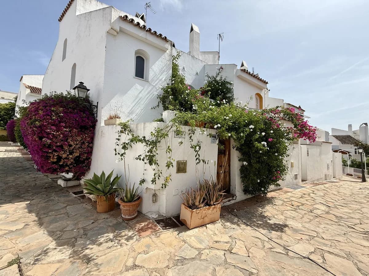 3 Bedroom Townhouse for Sale in Nueva Andalucía, Málaga - Image 6