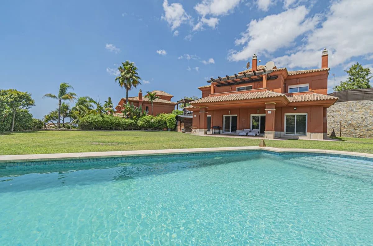 5 Bedroom Detached Villa for Sale in Marbella, Málaga