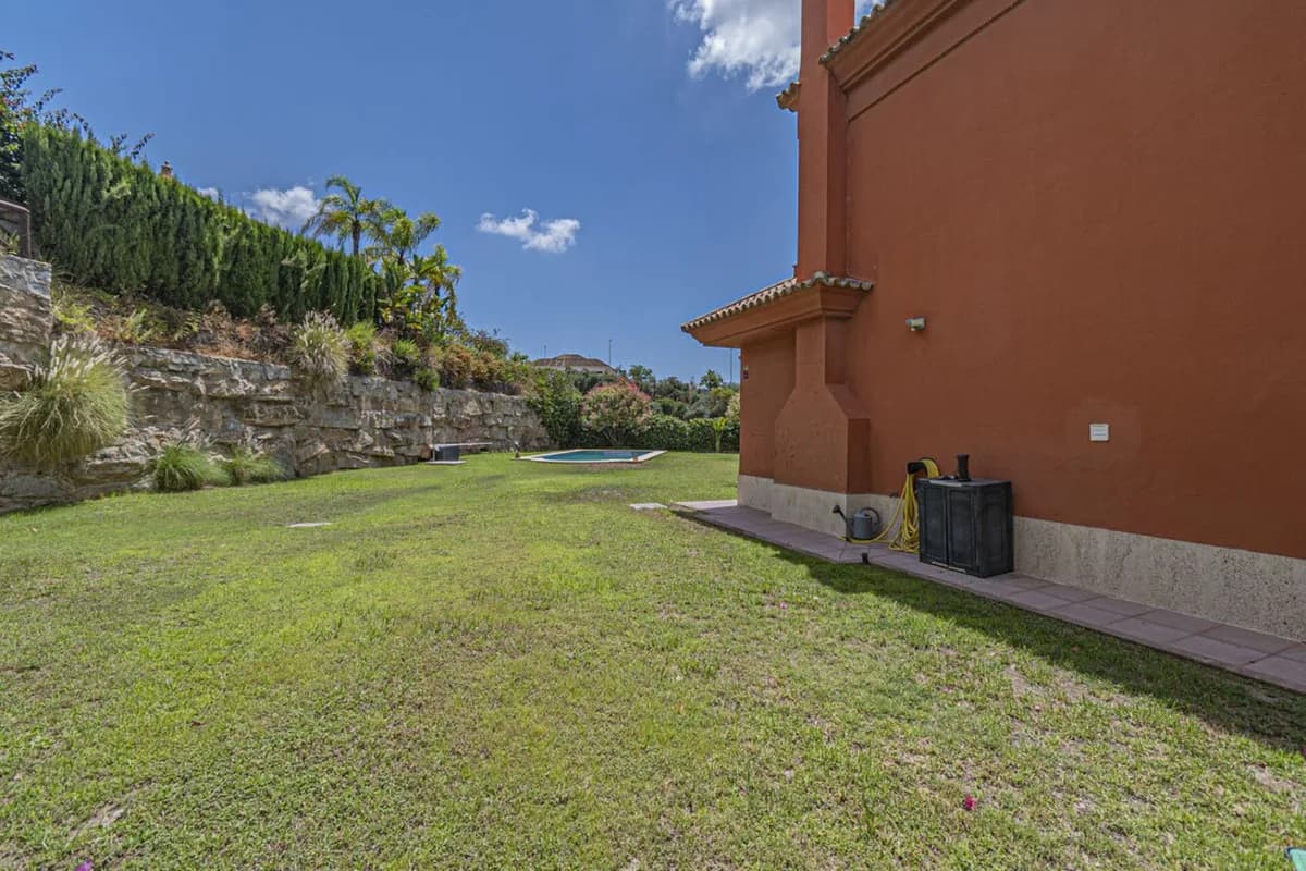 5 Bedroom Detached Villa for Sale in Marbella, Málaga - Image 7