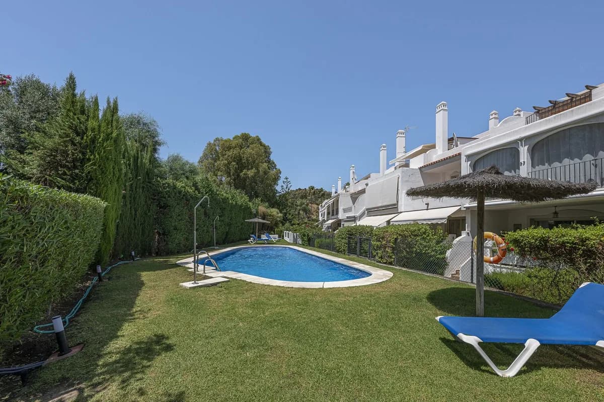 4 Bedroom Townhouse for Sale in Nueva Andalucía, Málaga - Image 2