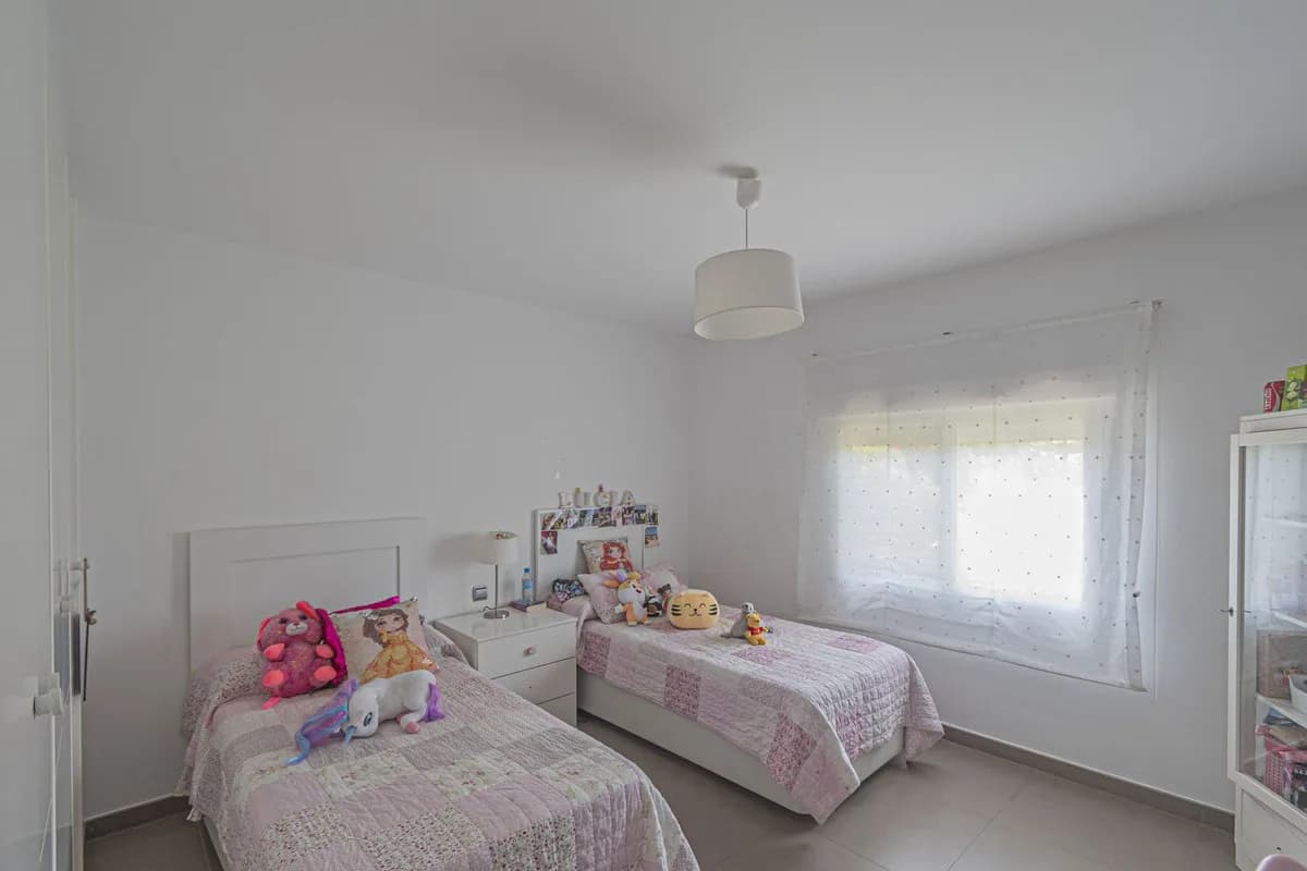 5 Bedroom Detached Villa for Sale in San Pedro de Alcántara, Málaga - Image 8