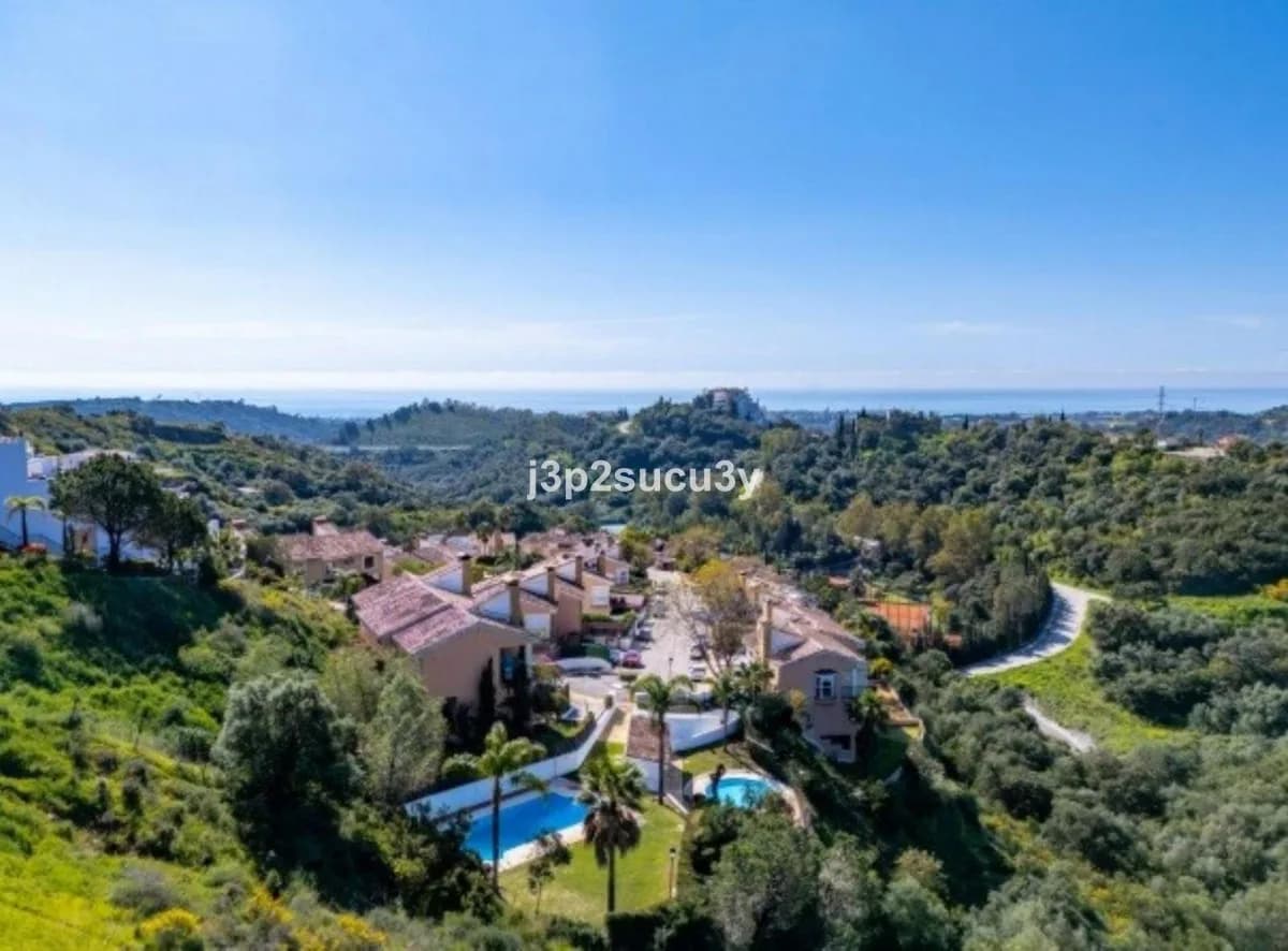 3 Bedroom Semi-Detached House for Sale in Estepona, Málaga