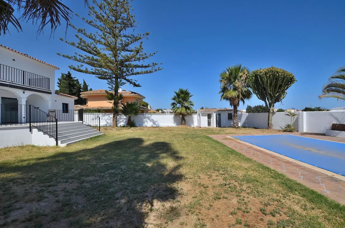 5 Bedroom Detached Villa for Sale in El Coto, Málaga - Image 5