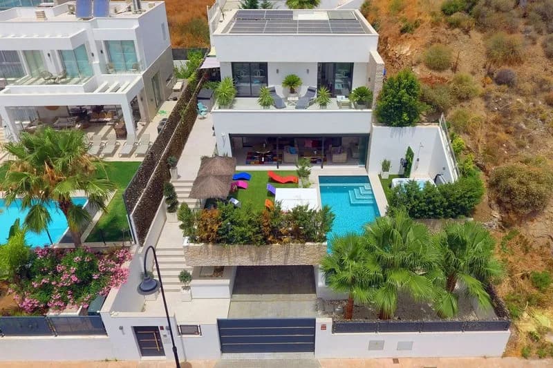 5 Bedroom Detached Villa for Sale in La Cala de Mijas, Málaga
