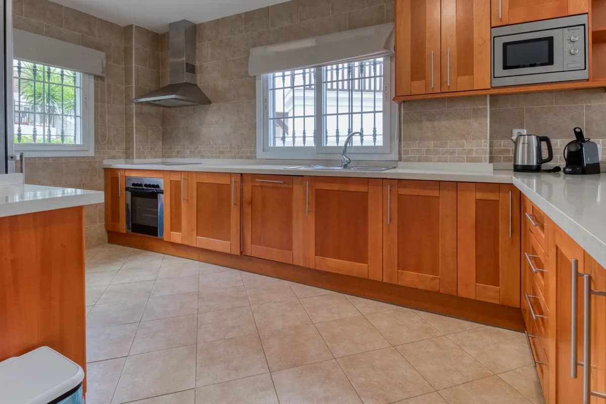 4 Bedroom Semi-Detached House for Sale in Lauro Golf, Málaga - Image 7