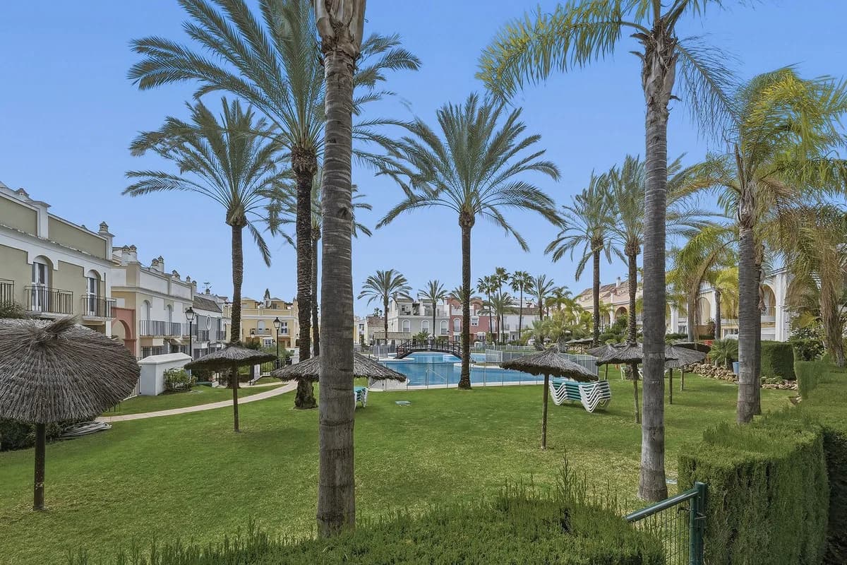 3 Bedroom Townhouse for Sale in Bahía de Marbella, Málaga - Image 5