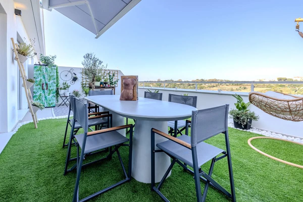 2 Bedroom Penthouse for Sale in New Golden Mile, Málaga - Image 2