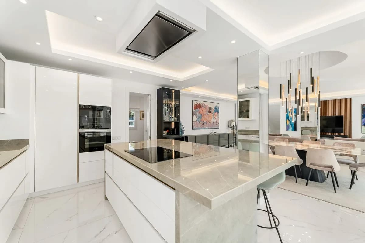 4 Bedroom Penthouse Duplex for Sale in Puerto Banús, Málaga - Image 6
