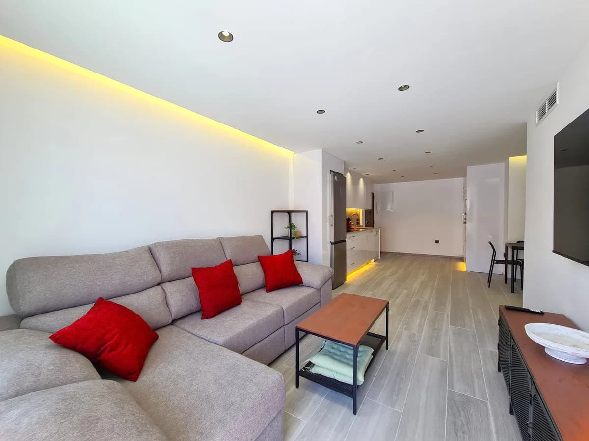 4 Bedroom Top Floor Apartment for Sale in Estepona, Málaga - Image 2