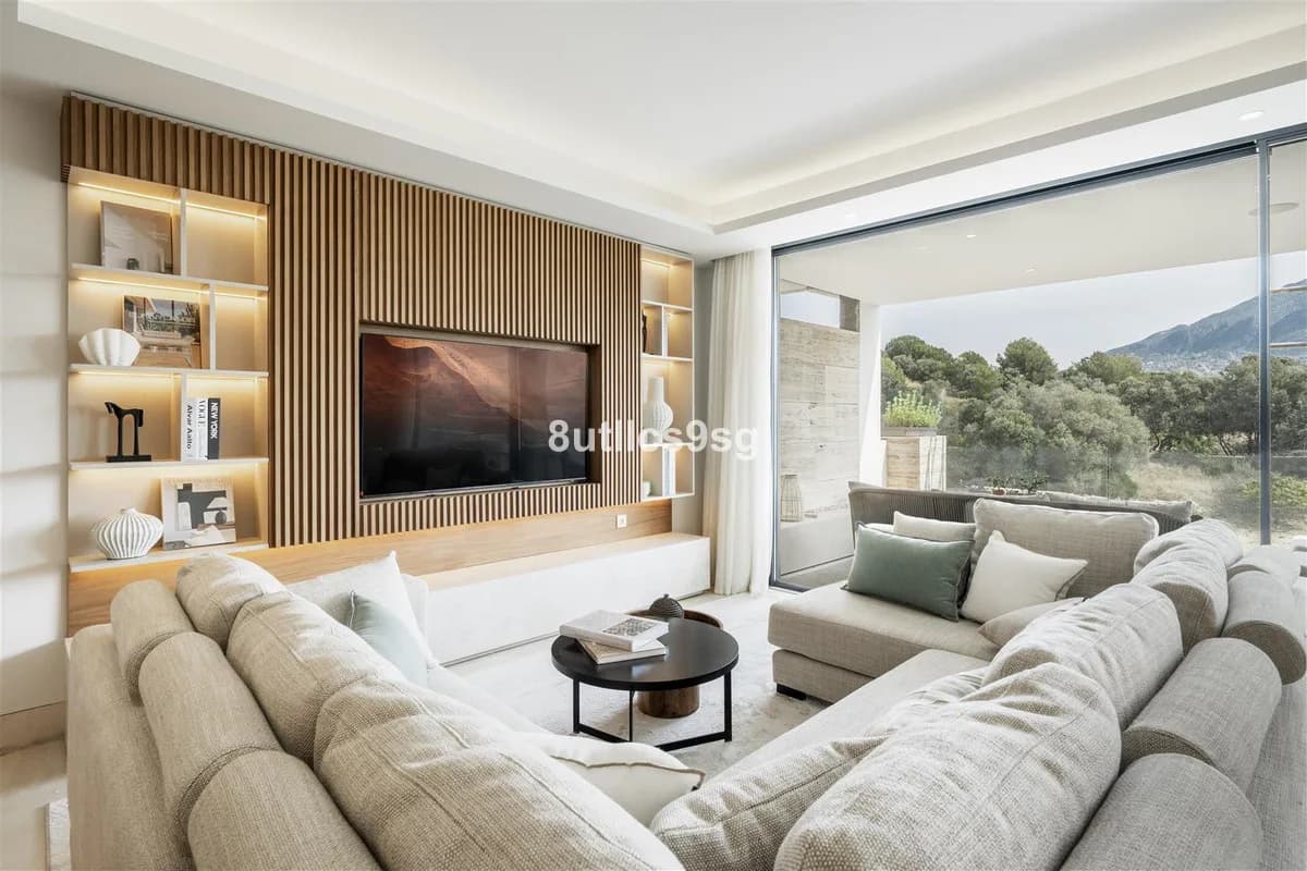 2 Bedroom Middle Floor Apartment for Sale in Aloha, Málaga - Image 8