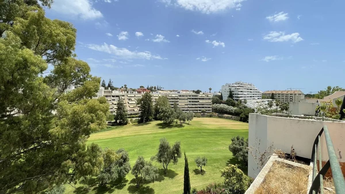 3 Bedroom Top Floor Apartment for Sale in Guadalmina Alta, Málaga