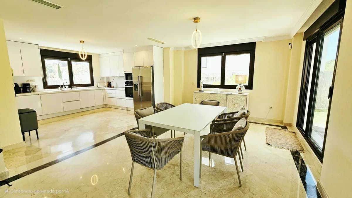 3 Bedroom Detached Villa for Sale in Estepona, Málaga - Image 7