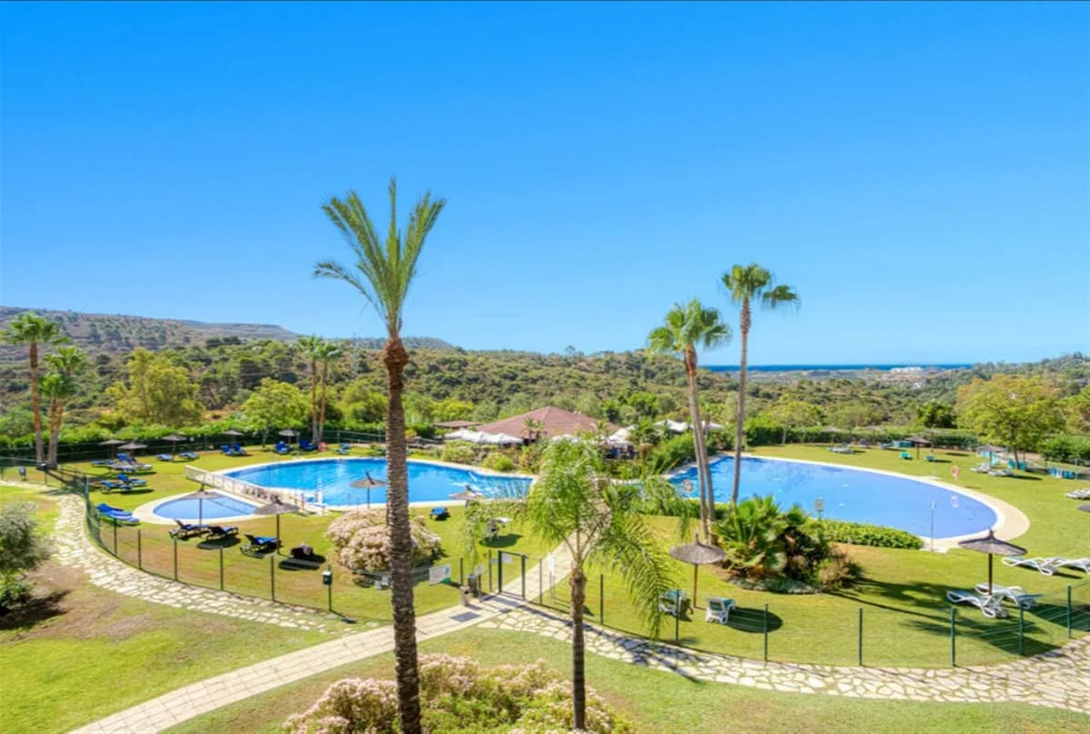 3 Bedroom Penthouse Duplex for Sale in Benahavís, Málaga - Image 2