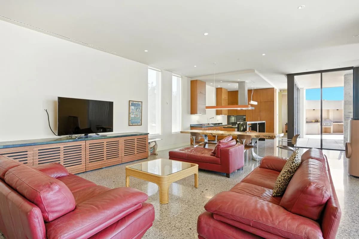 5 Bedroom Detached Villa for Sale in Elviria, Málaga - Image 8