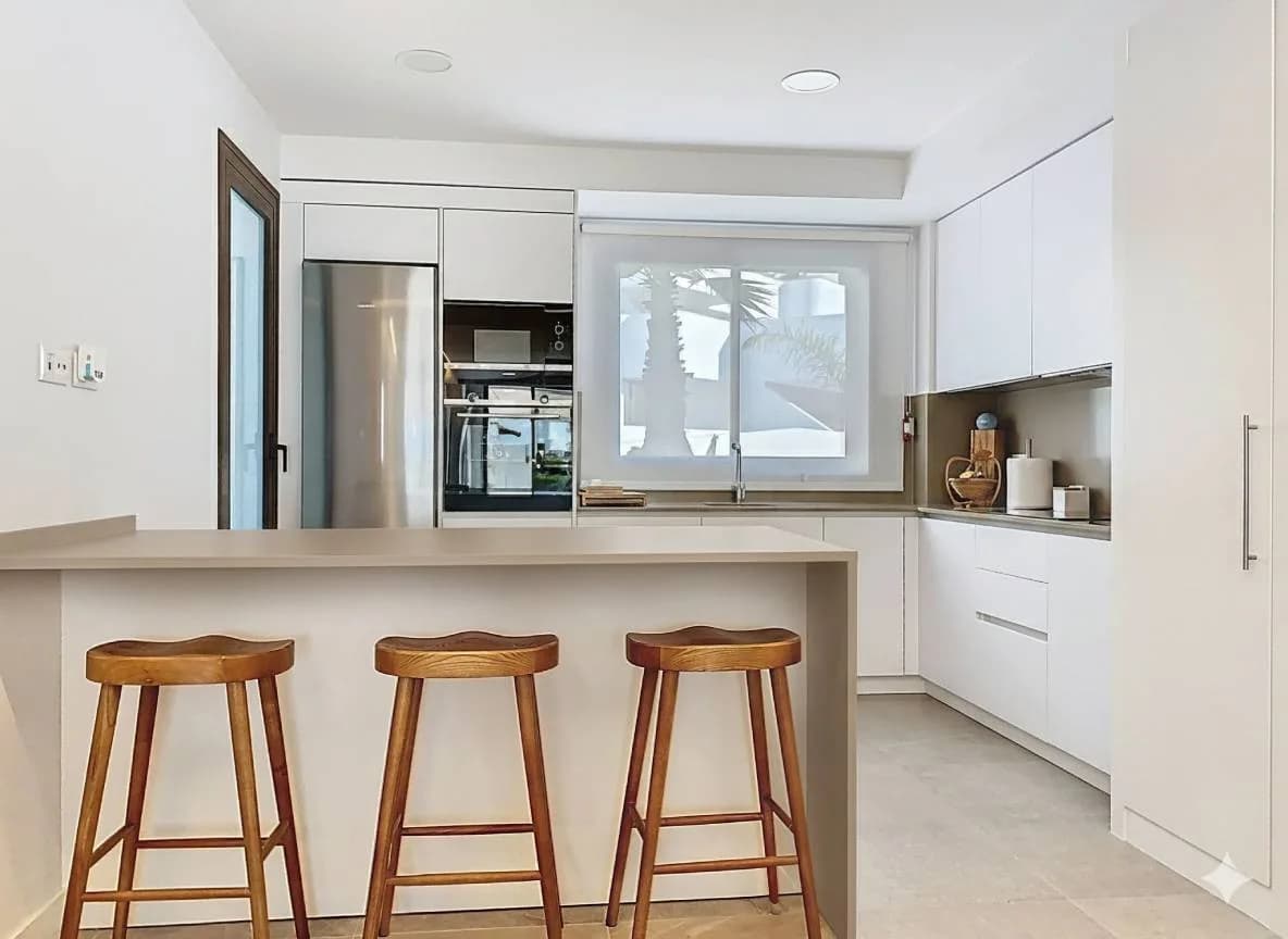 4 Bedroom Ground Floor Apartment for Sale in Estepona, Málaga - Image 3