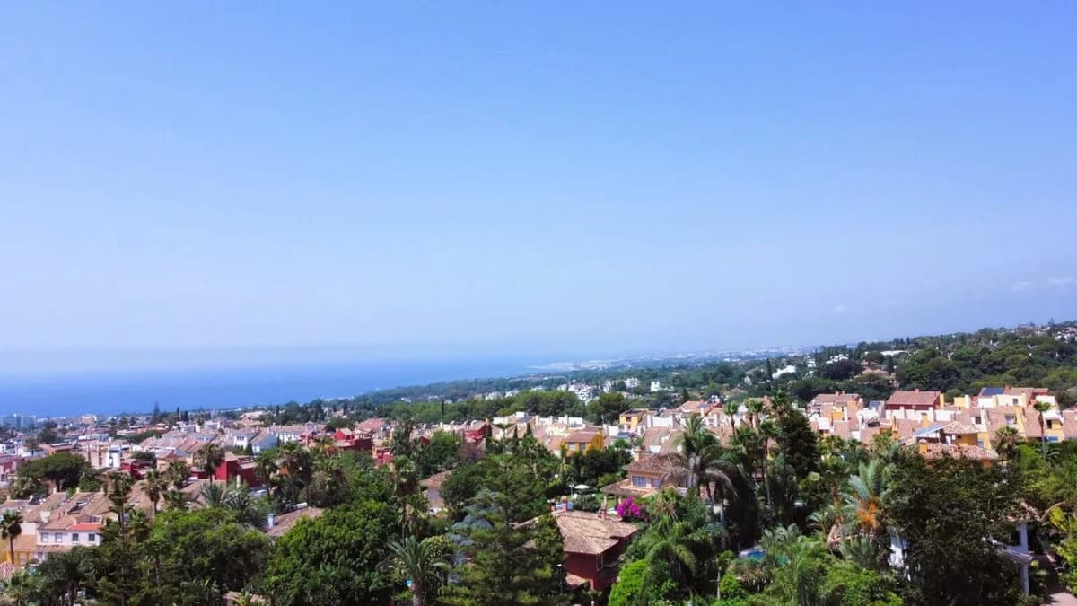 6 Bedroom Detached Villa for Sale in Marbella, Málaga - Image 4