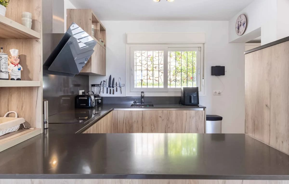 3 Bedroom Detached Villa for Sale in Torreblanca, Málaga - Image 9